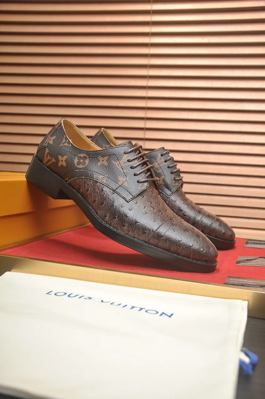 Men's men's shoes 💰500💶 [LV] (original single cowhide lining) 🍀LV's latest genuine leather business suit shoes are launched simultaneously on the official website. The first-layer cowhide imported from Italy is made of heavy gold, 💥official website 1:1 rubber outsole. Versatile to wear, high-end without losing class, and the color combination is extraordinary. This four-season style is alluring when worn on your feet, showing off your big-name flair. Standard code 38-45 (45 customized)